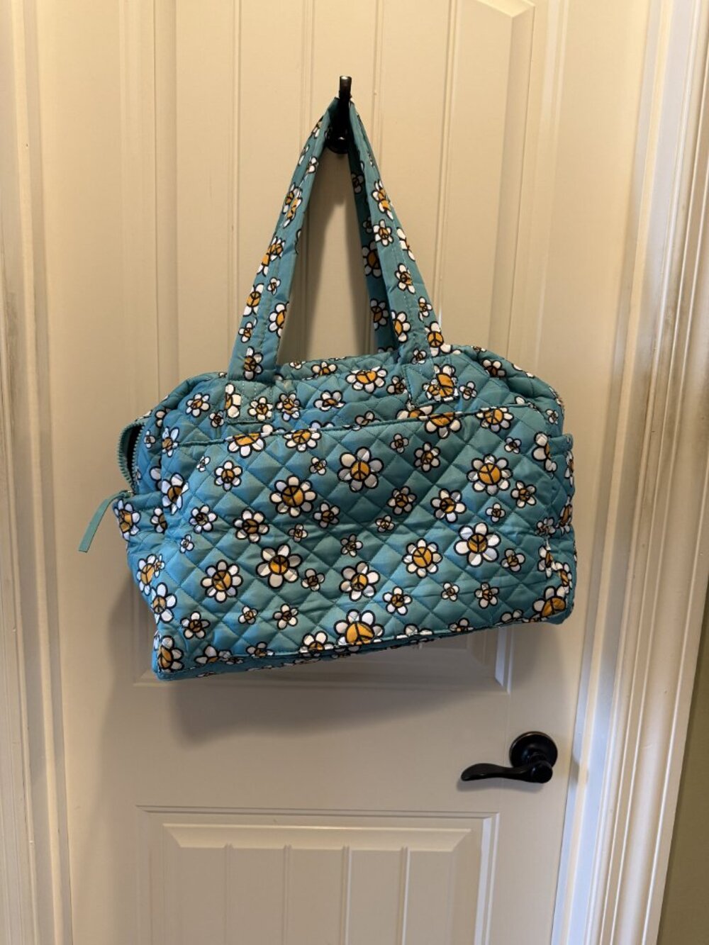 Daisy peace sign quilted duffel bag - excellent used condition - Picture 3 of 3